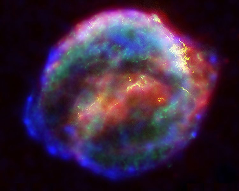 Imagen compuesta del remanente de la supernova SN1604 (o supernova de Kepler), con datos en rayos X, óptico e infrarrojo. Fuente:NASA/ESA/JHU/R.Sankrit & W.Blair